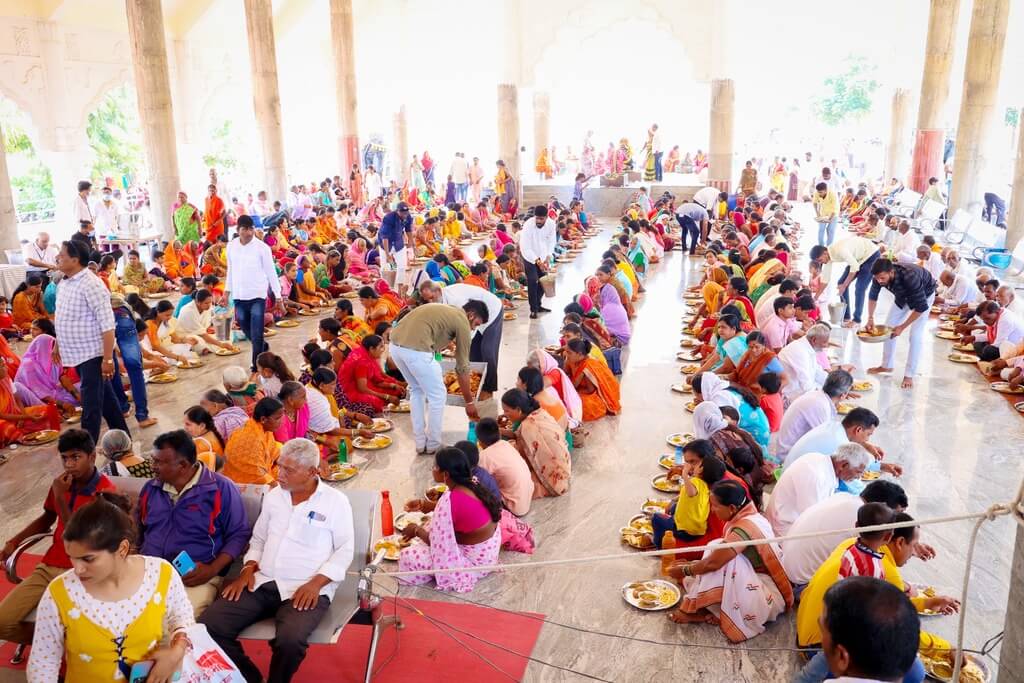 Kute Group Foundation arranged foods for devotees at Mahadev Temple