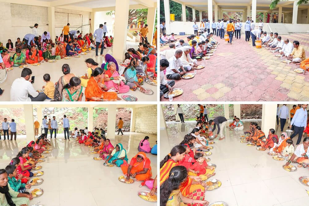 Kute Group Foundation providing foods to devotee at Moreshwar Temple